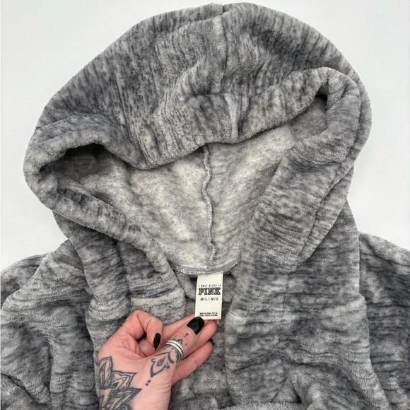 VS Pink Robe - Picture 9 of 11